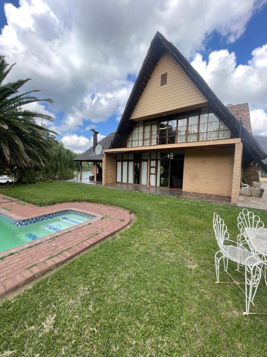 5 Bedroom Property for Sale in Christiana North West